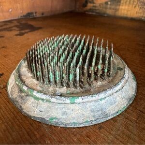 VTG Floral Frog Pin Holder w/Green Patina